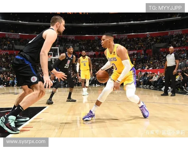 NBA季后赛激烈对决掀起高潮 湖人vs勇士大战成焦点 - 副本 (2) - 副本